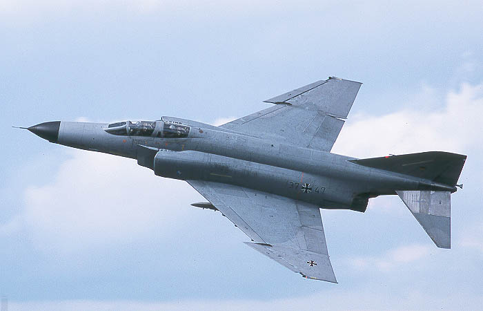 f4fly.JPG (37853 bytes)