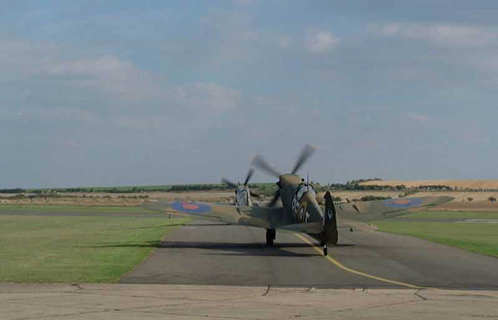 spitfires.jpg (26675 bytes)