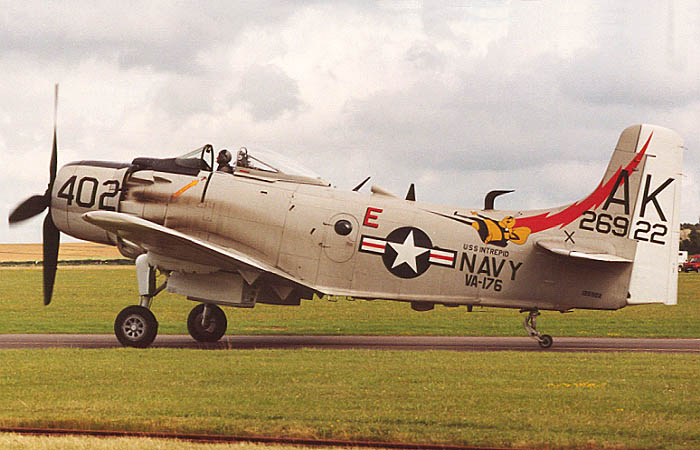 skyraider.JPG (67331 bytes)