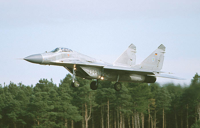 MiG29Leuch29+11.JPG (47105 bytes)