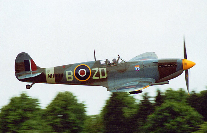 spitfire.jpg (118503 bytes)