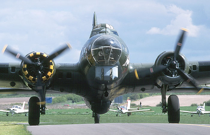 b17.jpg (61672 bytes)