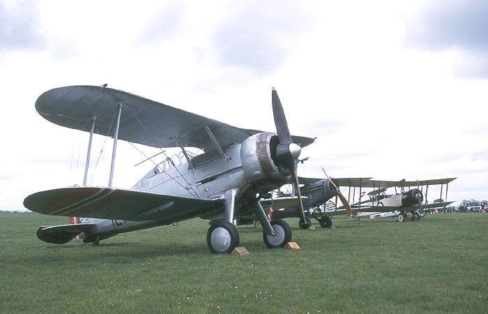 biplanes.jpg (61137 bytes)