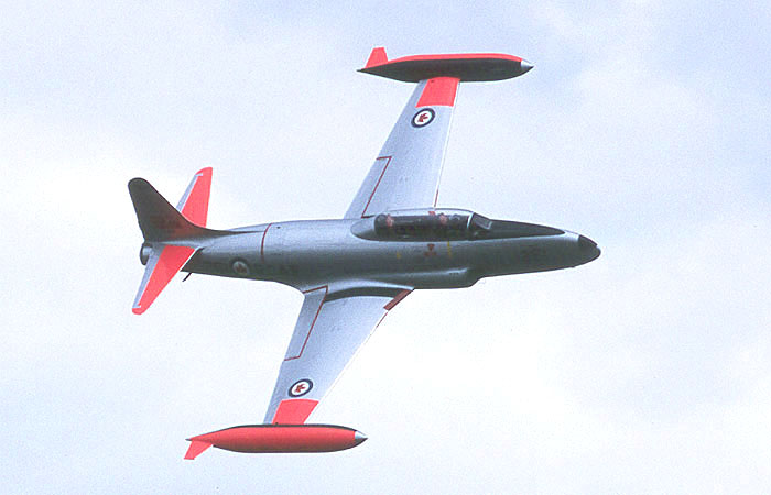 t33fly.jpg (52131 bytes)