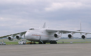 The tarmac takes the strain of the An-225