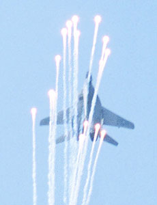 Flares back in fashion from the Hungarian Mig-29