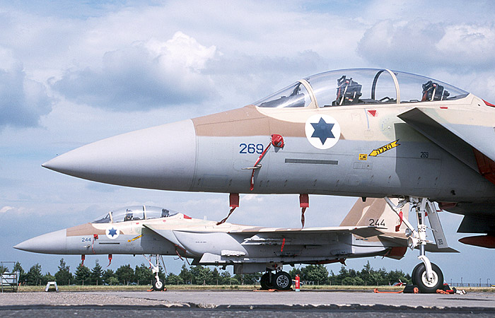 f15is.jpg (108564 bytes)