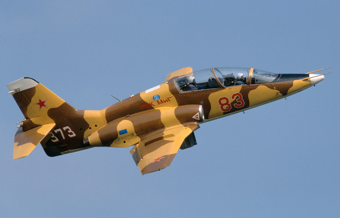 MiG-AT