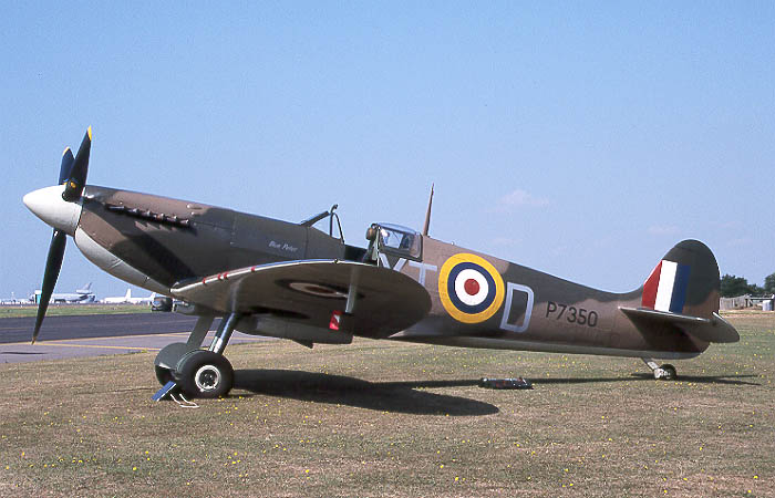 spitfire.JPG (71097 bytes)