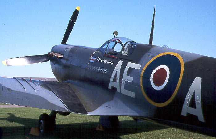 spitfirev.JPG (52478 bytes)